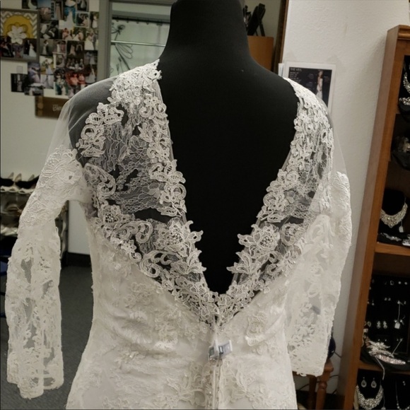 Sophia Tolli Long Sleeve White Lace Wedding Dress - Picture 5 of 7